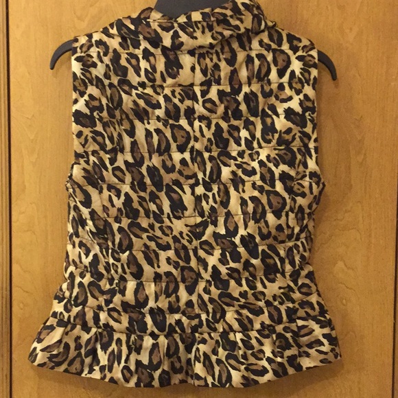 White House Black market vest - Picture 2 of 3